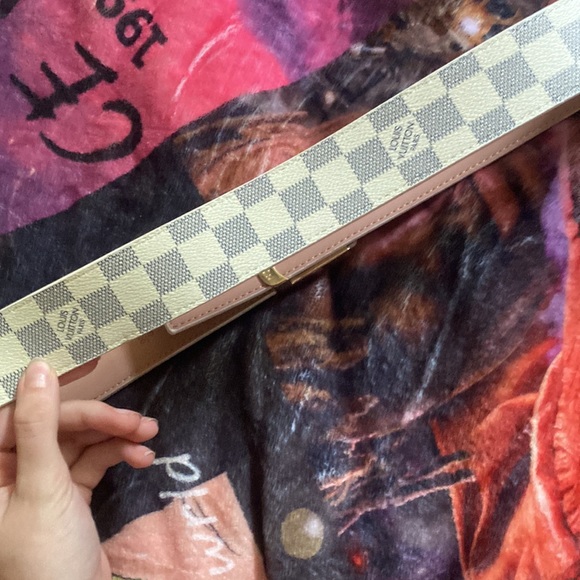 light cream and navy blue Louis vuitton paris belt with gold LV belt buckle - Picture 4 of 10